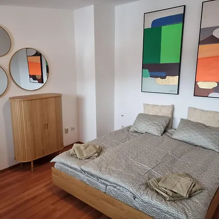 Belvedere Private 1-bedroom With Balcony *